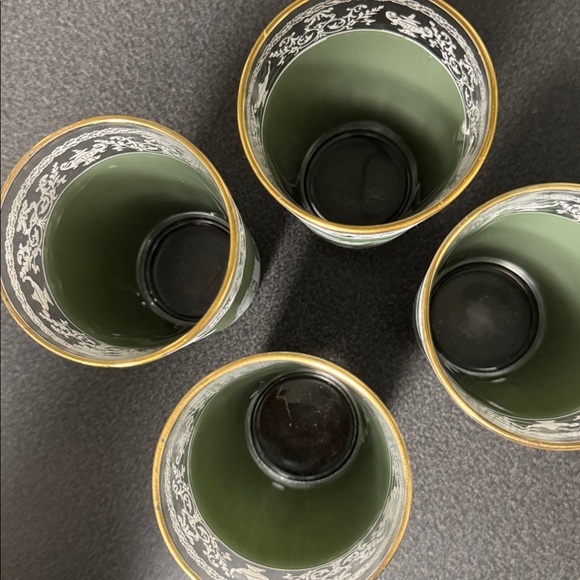 Elegant Green and White Jeannette Glass Hellenic Glass Set - Picture 3 of 3